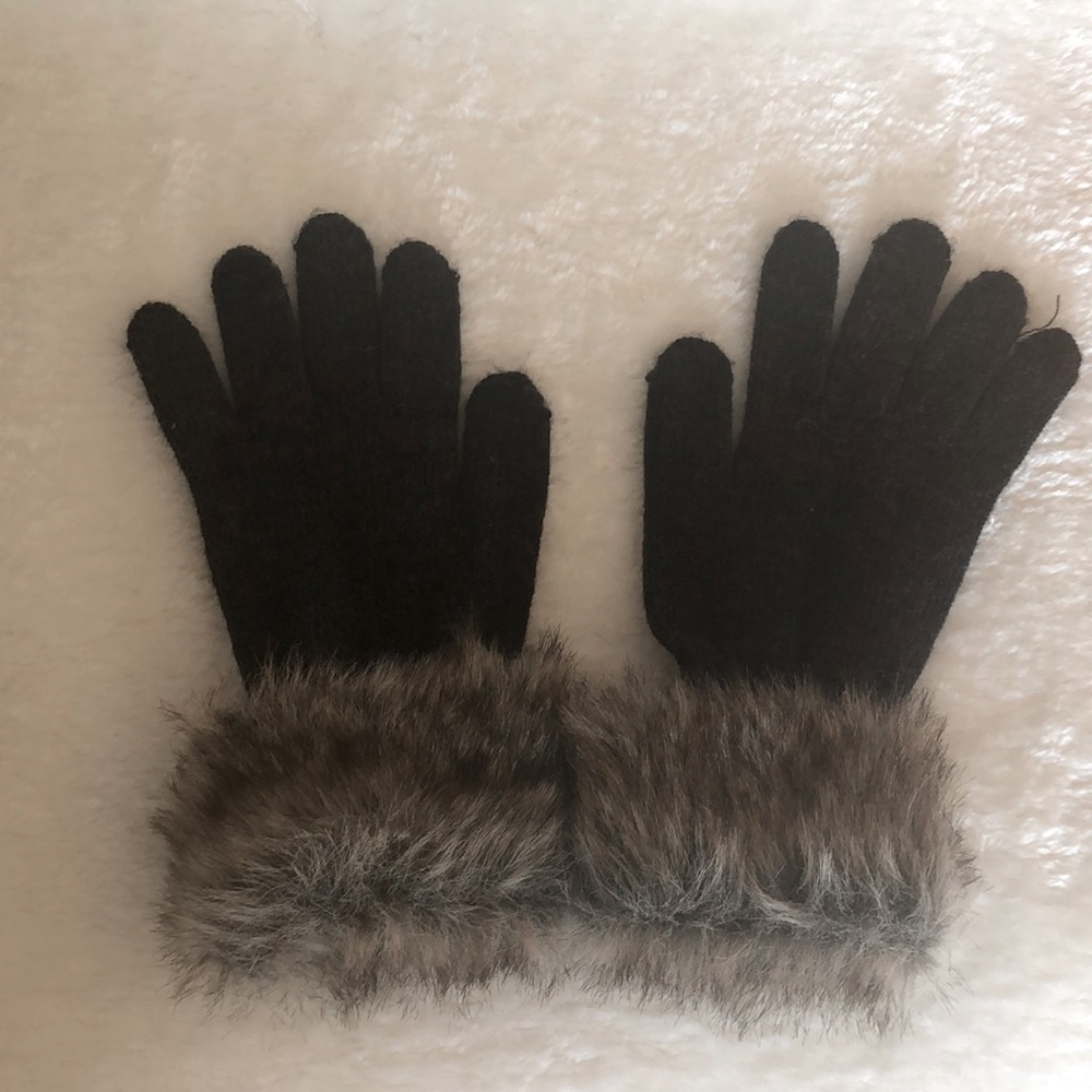 Fur detail gloves